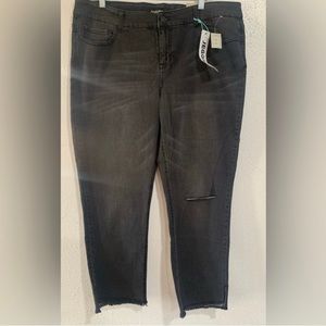 NWT Maurice’s Size 18 Regular Black Distressed Jeggings